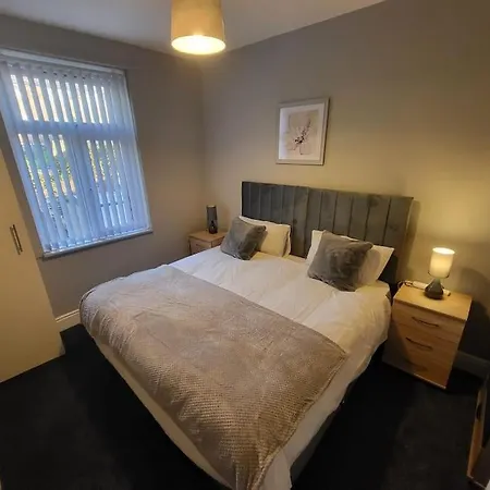 3 Bdr, Close To And Hospital Lejlighed Manchester