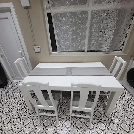 4 Bedrooms, 8 Min To City! بيت للعطل مانشستر