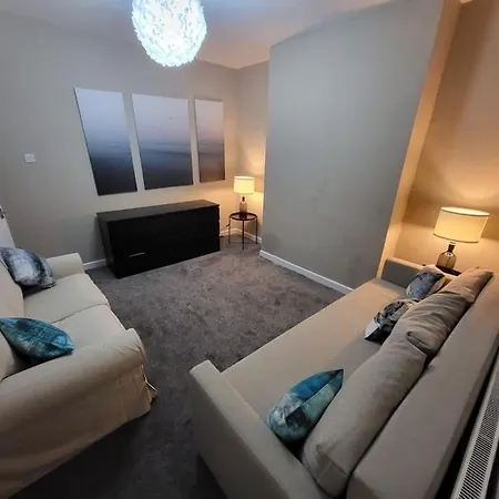 Holiday home 4 Bedrooms, 8 Min To City! *