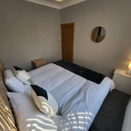 דירה 3 Bdr, Close To And Hospital מנצ'סטר
