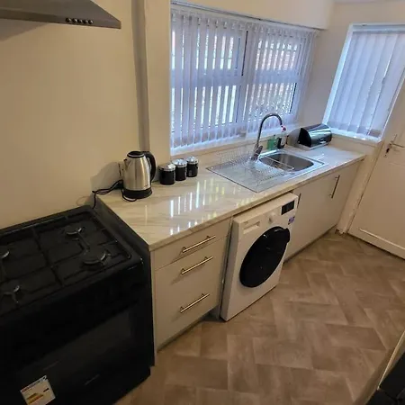 3 Bdr, Close To And Hospital Lejlighed Manchester