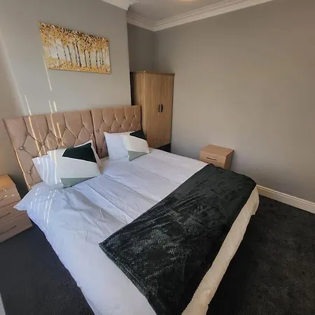3 Bdr, Close To And Hospital Lejlighed