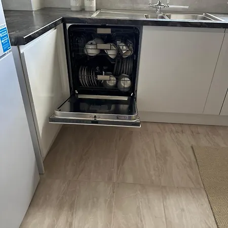 Centre 3 Bedroom Town House *