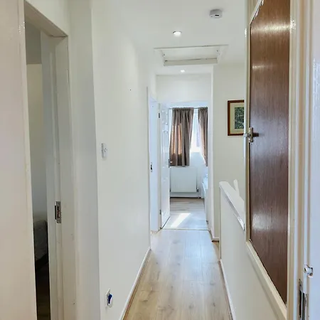 Centre 3 Bedroom Town House Manchester