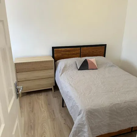 Centre 3 Bedroom Town House *