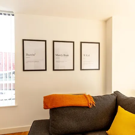 Apartment Gem: Cosy 2br With Private Balcony