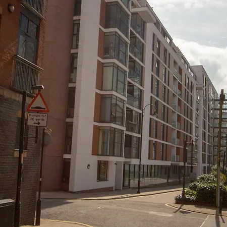 Gem: Cosy 2br With Private Balcony