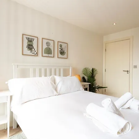 Gem: Cosy 2br With Private Balcony Manchester