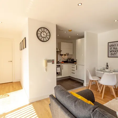 Gem: Cosy 2br With Private Balcony * Manchester