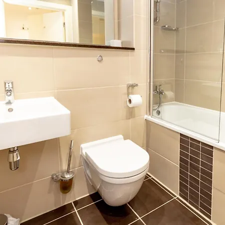 Gem: Cosy 2br With Private Balcony Manchester