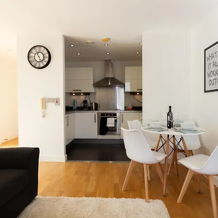Gem: Cosy 2br With Private Balcony * Manchester