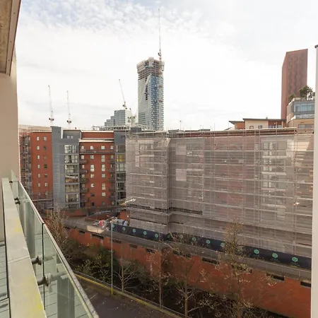 Gem: Cosy 2br With Private Balcony Апартаменты