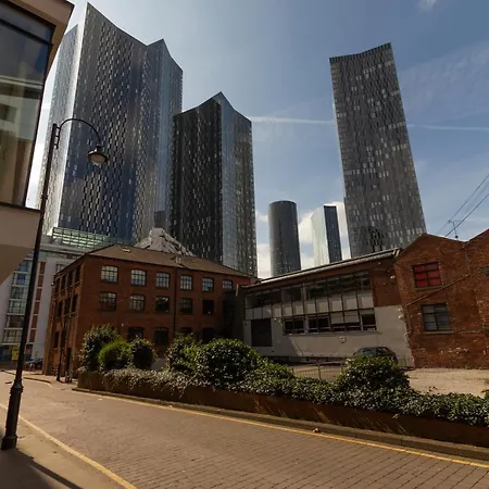 Gem: Cosy 2br With Private Balcony *