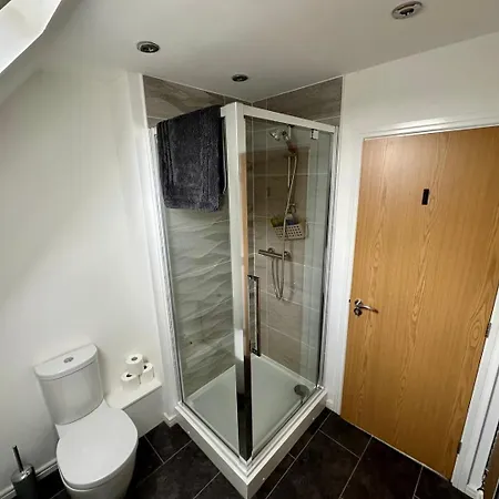 Guest house Delightful In Salford *