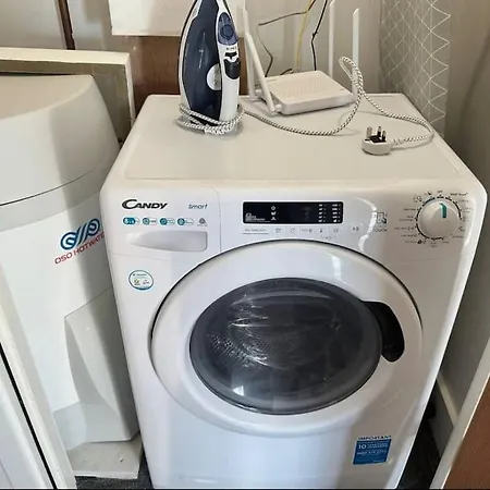 Chic 1 Bed Mcr Ap W/balcony- Sleeps 4 *