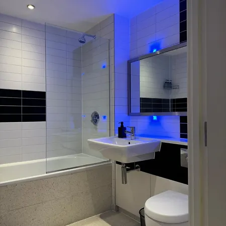 Centre 2 Bed With Spa, Gym & Balcony * Manchester