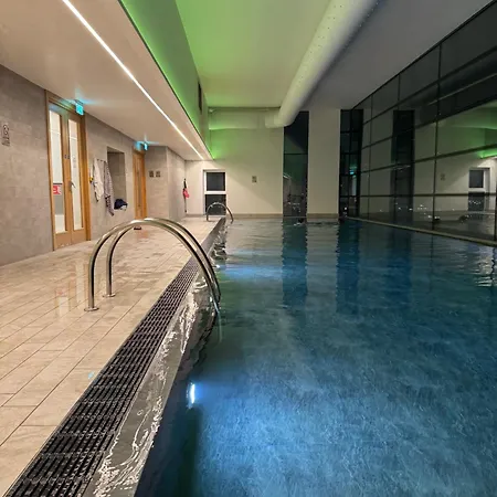Centre 2 Bed With Spa, Gym & Balcony Apartmán *
