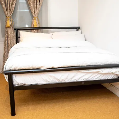 Luxury Apartment+secure Parking Apartment *