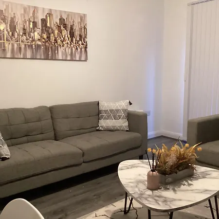 Luxury 1-bedroom Apartment *