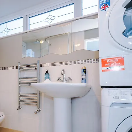 Сasa de vacaciones Jade House, - By Synergy Estates