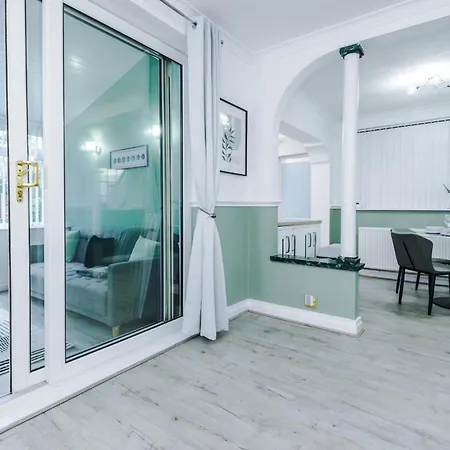 Jade House, - By Synergy Estates Holiday home *