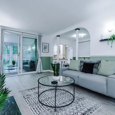 Dom wakacyjny Jade House, - By Synergy Estates