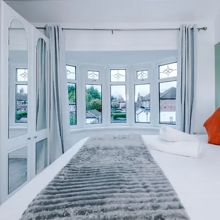 Jade House, - By Synergy Estates Holiday home Manchester