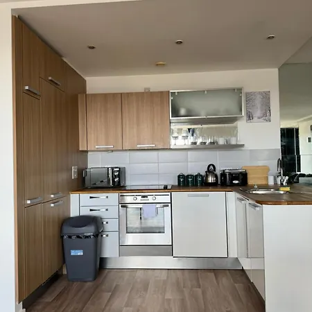 Centre 2 Bed With Spa, Gym & Balcony Apartmán