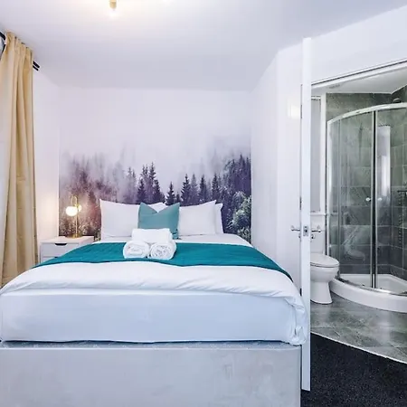 Apartment Cozy 1 Bedroom Apartment, Prime Location , Free Parking *