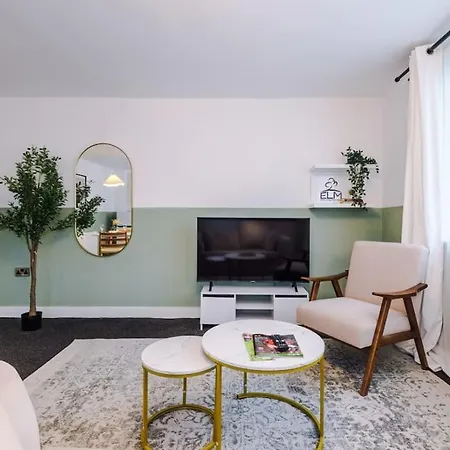 Apartment Cozy 1 Bedroom Apartment, Prime Location , Free Parking *