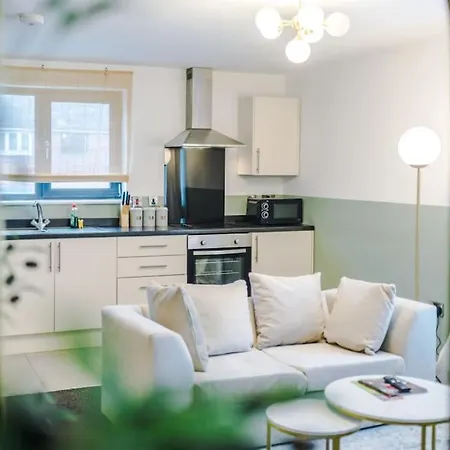 Cozy 1 Bedroom Apartment, Prime Location , Free Parking דירה