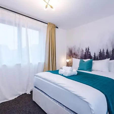 Cozy 1 Bedroom Apartment, Prime Location , Free Parking * Manchester