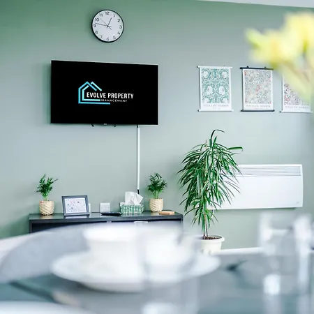 Appartement Stylish Apartment, Sleeps 6, Pool Table, Smart Tvs, Parking Available