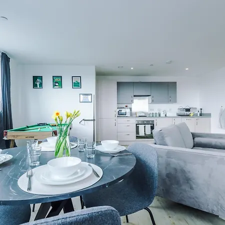 Апартаменты Stylish Apartment, Sleeps 6, Pool Table, Smart Tvs, Parking Available