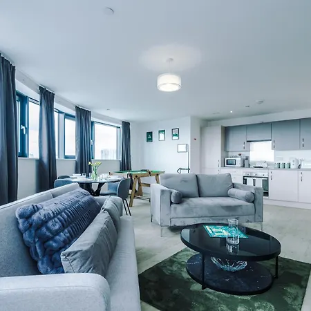 Stylish Apartment, Sleeps 6, Pool Table, Smart Tvs, Parking Available Appartement