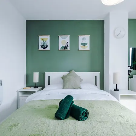 Stylish Apartment, Sleeps 6, Pool Table, Smart Tvs, Parking Available Appartement *