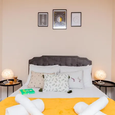 Stylish Living: 1br Apt Near Mcr Central アパート