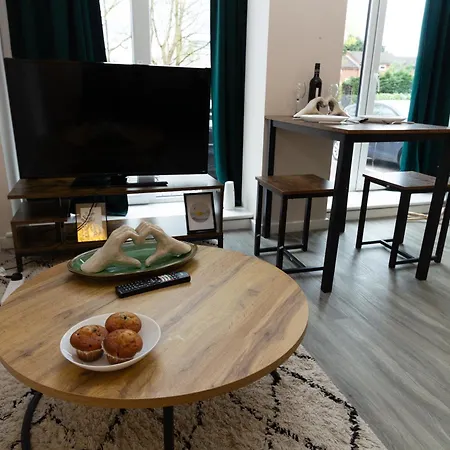 Stylish Living: 1br Apt Near Mcr Central شقة *