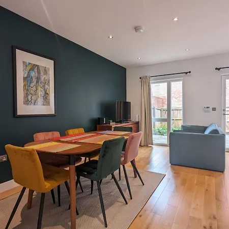 Adelphi Townhouse Contemporary 2 Bed 1 Bath 1 Wc Manchester