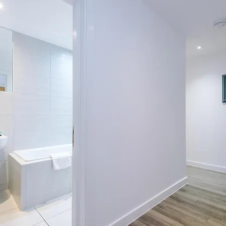Hilltop Serviced Apartments- Northern Quarter Апартаменты *