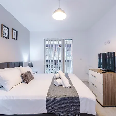 Hilltop Serviced Apartments- Northern Quarter Манчестер