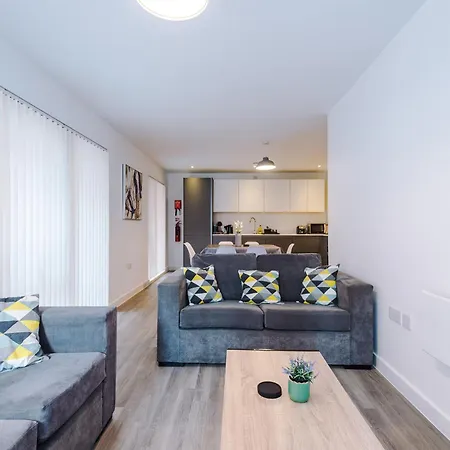 Hilltop Serviced Apartments- Northern Quarter شقة