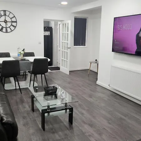Etihcity - 3 Bedroom Semi - Free Parking Near Etihad Stadium, Tourist Attractions, Centre, Transport And Motorway Links Next To Mcdonald's - Sky N Netflix Holiday home Manchester