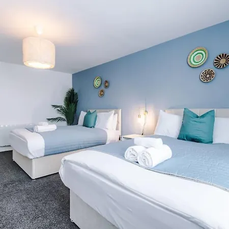 Luxurious 1-bedroom Apartment, Sleeps 4, Free Parking Apartment Manchester