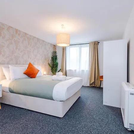 Elm , Collection Of Available Near Media , Free Parking Apartment Manchester