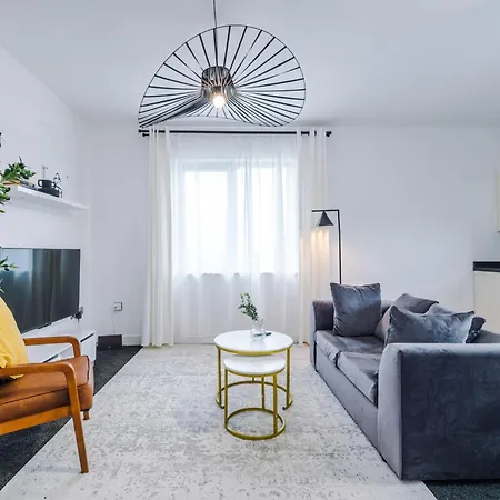 Apartment Elm , Collection Of Available Near Media , Free Parking *