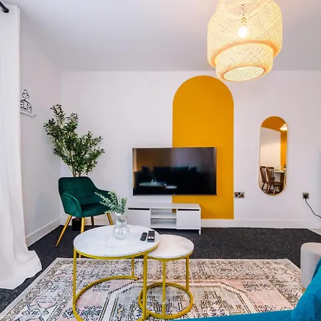 Elm , Collection Of Available Near Media , Free Parking