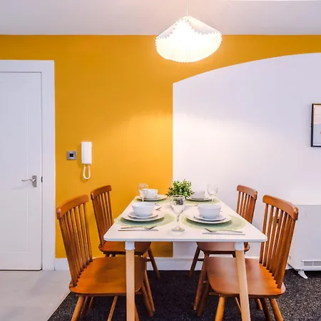 Elm , Collection Of Available Near Media , Free Parking 3* מנצ'סטר