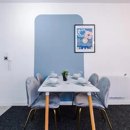 Elm , Collection Of Available Near Media , Free Parking דירה