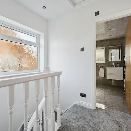 Dom wakacyjny House In Heald Village *